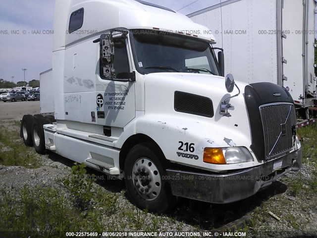 4V4NC9GH61N307159 - 2001 VOLVO VN L WHITE photo 1