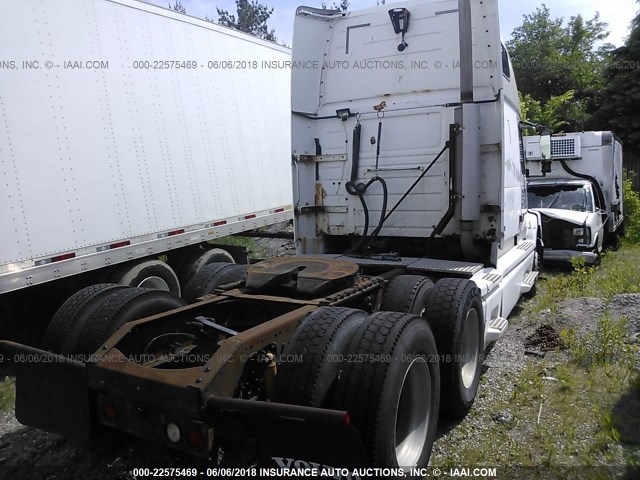 4V4NC9GH61N307159 - 2001 VOLVO VN L WHITE photo 4