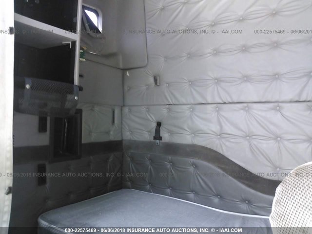 4V4NC9GH61N307159 - 2001 VOLVO VN L WHITE photo 7