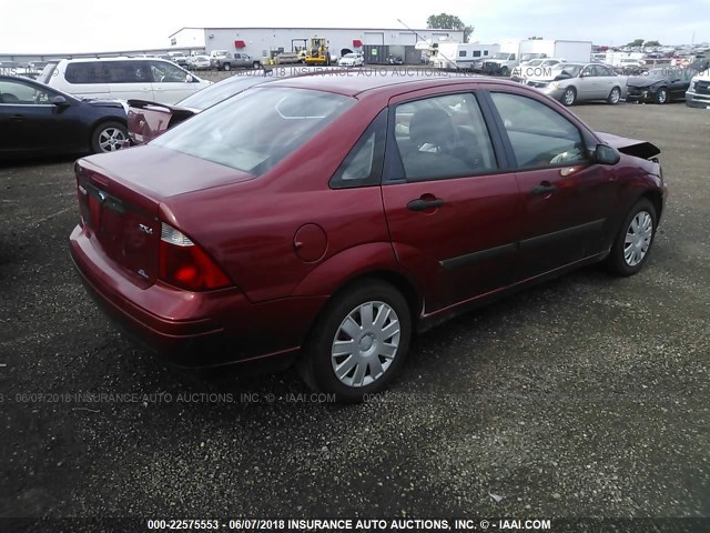 1FAFP34N15W131266 - 2005 FORD FOCUS ZX4 RED photo 4