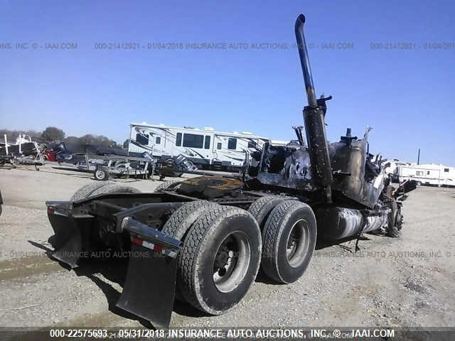 1FUJA6CK26LV76979 - 2006 FREIGHTLINER CONVENTIONAL COLUMBIA WHITE photo 4