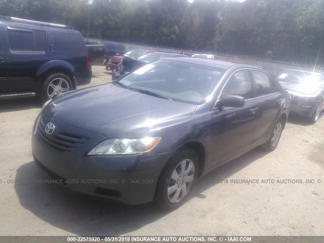 4T1BE46KX7U051790 - 2007 TOYOTA CAMRY NEW GENERAT CE/LE/XLE/SE GRAY photo 2