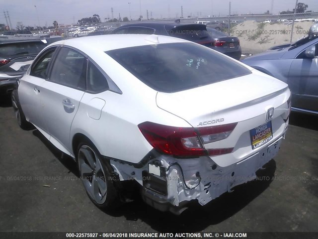 1HGCV2F90JA005552 - 2018 HONDA ACCORD TOURING WHITE photo 3