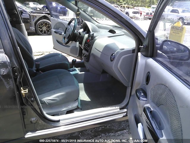 KL1TJ62694B272319 - 2004 CHEVROLET AVEO LS 黑色 照片 5