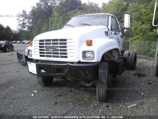 1GBK7H1D6XJ100827 - 1999 CHEVROLET C-SERIES C7H042 WHITE photo 2