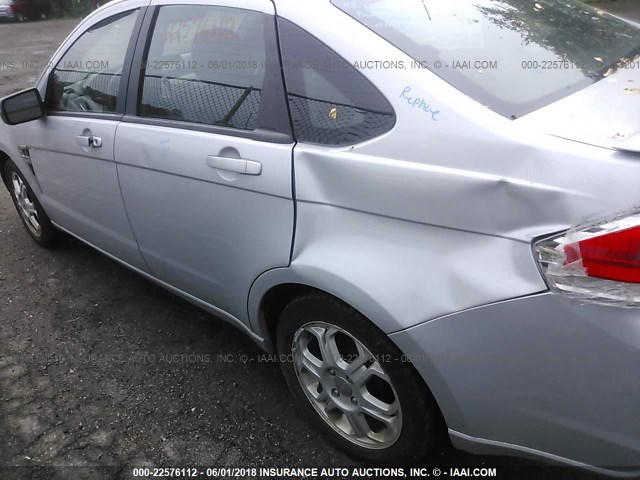 1FAHP35N58W233777 - 2008 FORD FOCUS SE/SEL/SES SILVER photo 6