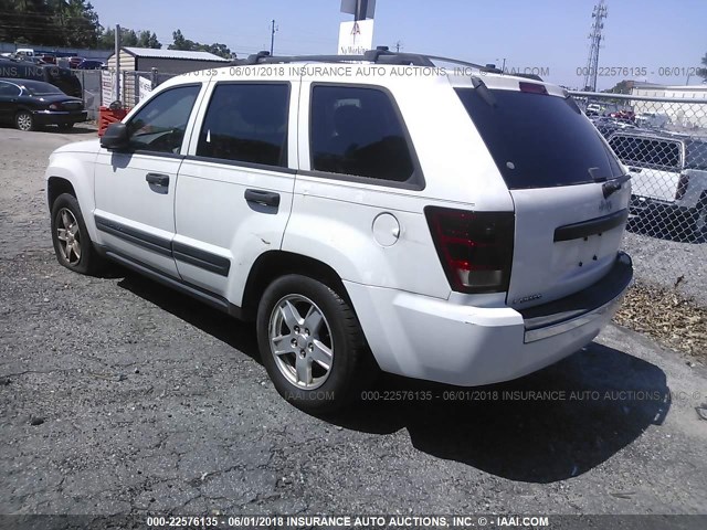 1J4GS48K15C682988 - 2005 JEEP GRAND CHEROKEE LAREDO/COLUMBIA/FREEDOM WHITE photo 3