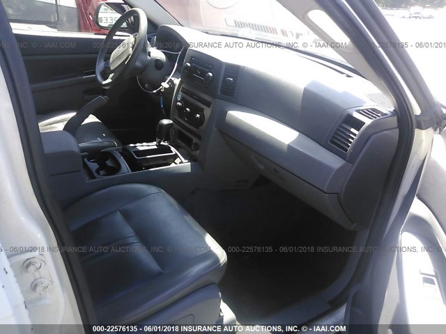 1J4GS48K15C682988 - 2005 JEEP GRAND CHEROKEE LAREDO/COLUMBIA/FREEDOM 白色 照片 5