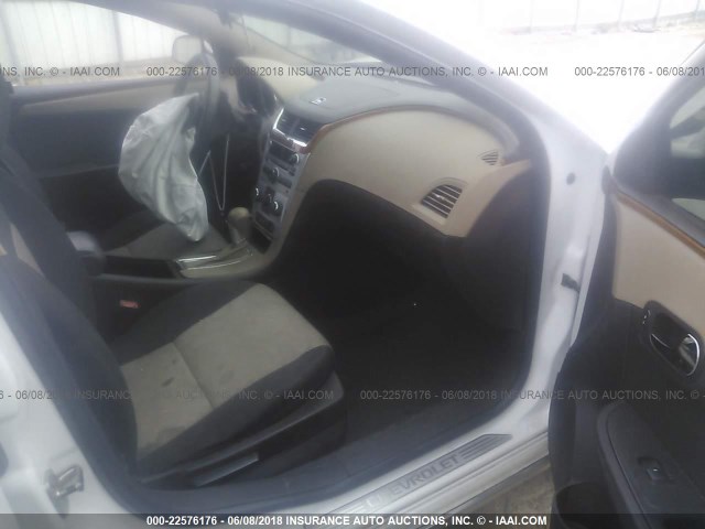 1G1ZC5E10BF295378 - 2011 CHEVROLET MALIBU 1LT თეთრი ფოტო 5