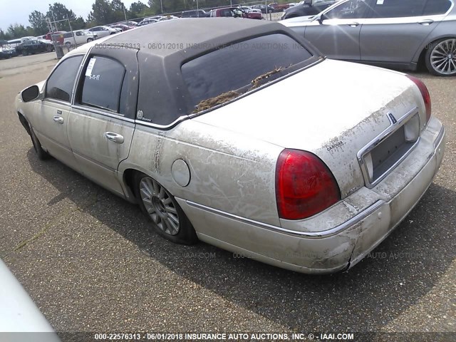 1LNHM83W84Y664555 - 2004 LINCOLN TOWN CAR ULTIMATE WHITE photo 3