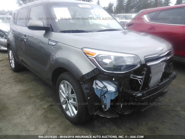 KNDJP3A55J7536091 - 2018 KIA SOUL + GRAY photo 1