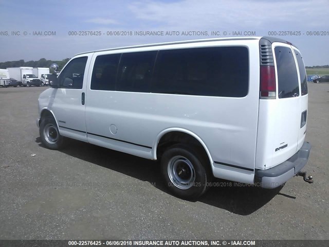 1GAGG25R511172087 - 2001 CHEVROLET EXPRESS G2500  WHITE photo 3