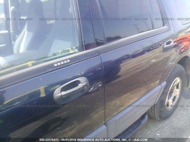 1FMFU16L24LB36958 - 2004 FORD EXPEDITION XLT მუქი ლურჯი ფოტო 6