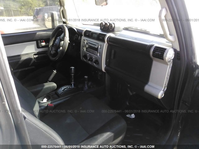 JTEBU11F270029740 - 2007 TOYOTA FJ CRUISER SILVER photo 5