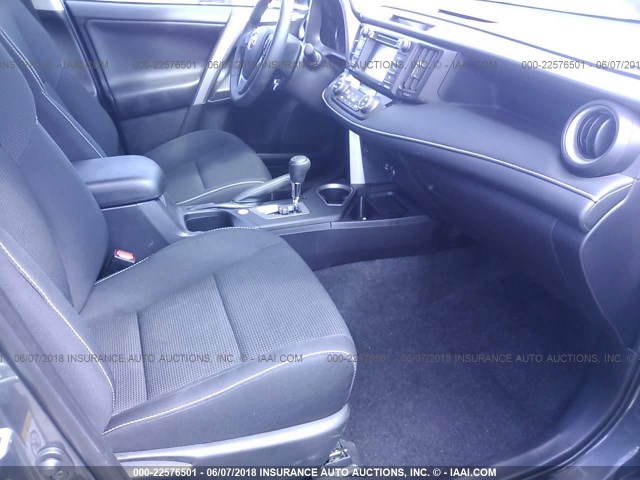 2T3RFREV7JW752550 - 2018 TOYOTA RAV4 ADVENTURE/XLE BLACK photo 5