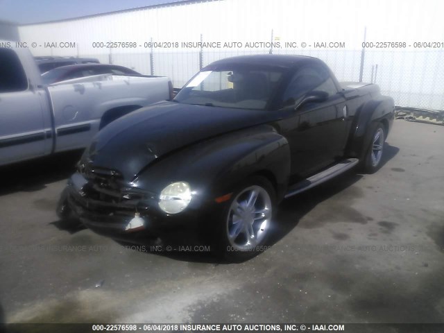 1GCES14P64B105276 - 2004 CHEVROLET SSR 黑色 照片 2