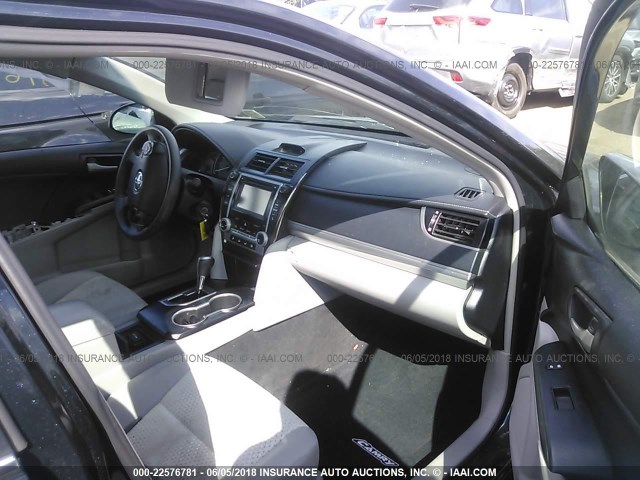 4T4BF1FK6ER415203 - 2014 TOYOTA CAMRY L/SE/LE/XLE შავი ფოტო 5