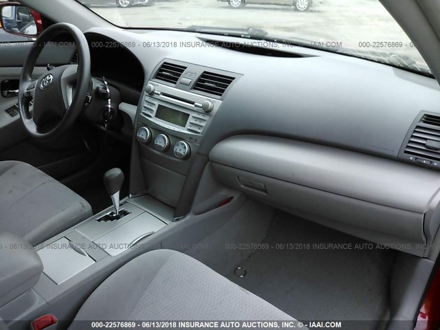 4T4BF3EK7AR062851 - 2010 TOYOTA CAMRY SE/LE/XLE RED photo 5