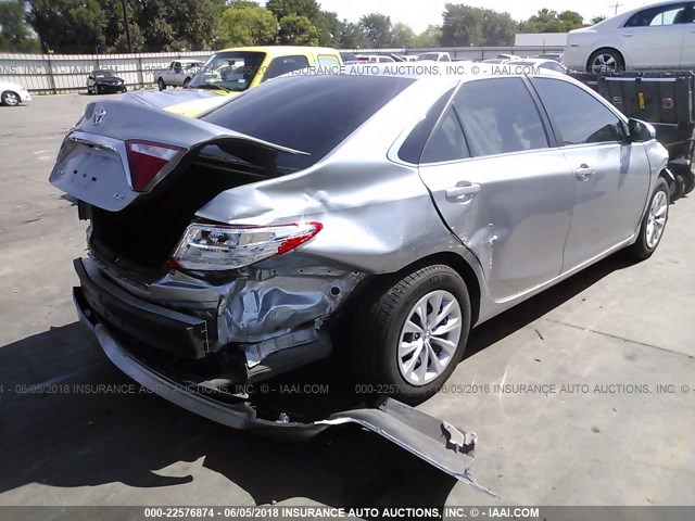 4T4BF1FK9FR471668 - 2015 TOYOTA CAMRY LE/XLE/SE/XSE SILVER photo 4