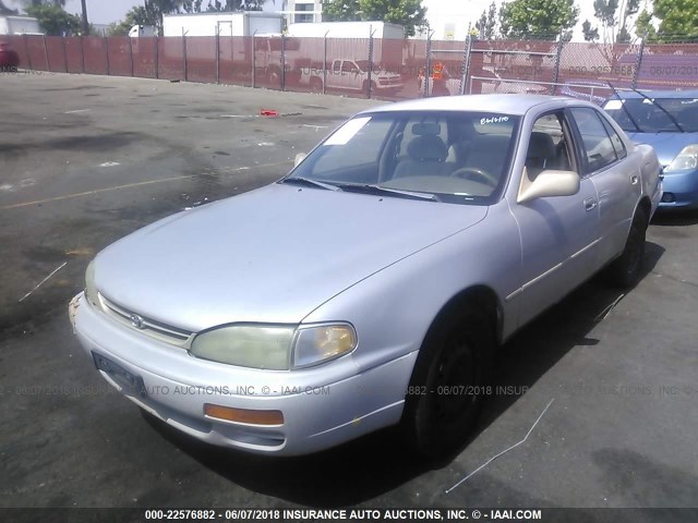 4T1BF12K6TU138114 - 1996 TOYOTA CAMRY LE/XLE/SE 金色 照片 2