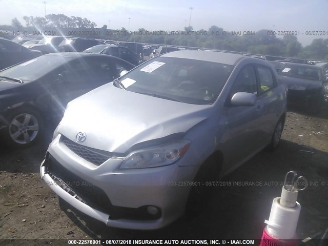 2T1KU4EEXBC616273 - 2011 TOYOTA COROLLA MATRIX  SILVER photo 2