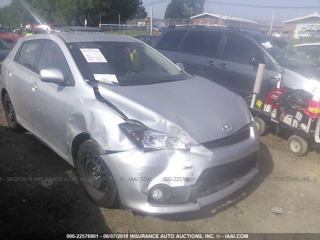 2T1KU4EEXBC616273 - 2011 TOYOTA COROLLA MATRIX  SILVER photo 6