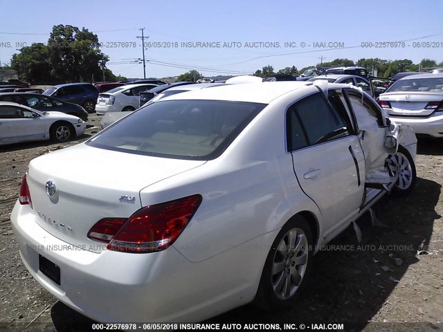 4T1BK36B35U048195 - 2005 TOYOTA AVALON XL/XLS/TOURING/LIMITED WHITE photo 4