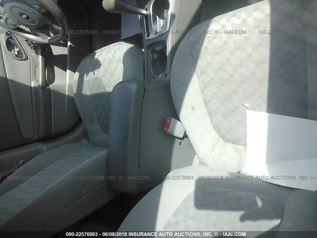 1G1ZT628X5F249875 - 2005 CHEVROLET MALIBU MAXX LS WHITE photo 5