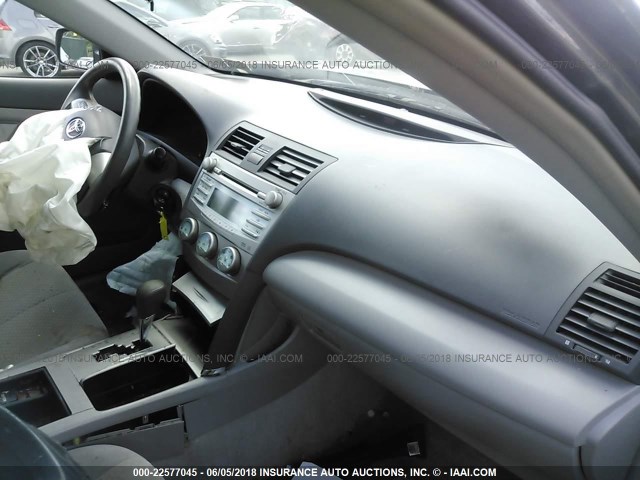 4T1BE46K19U395723 - 2009 TOYOTA CAMRY SE/LE/XLE GRAY photo 5