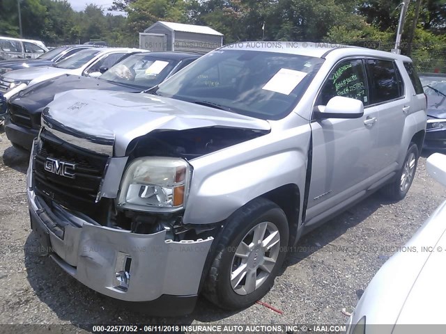 2CTALBEW8A6287881 - 2010 GMC TERRAIN SLE SILVER photo 2