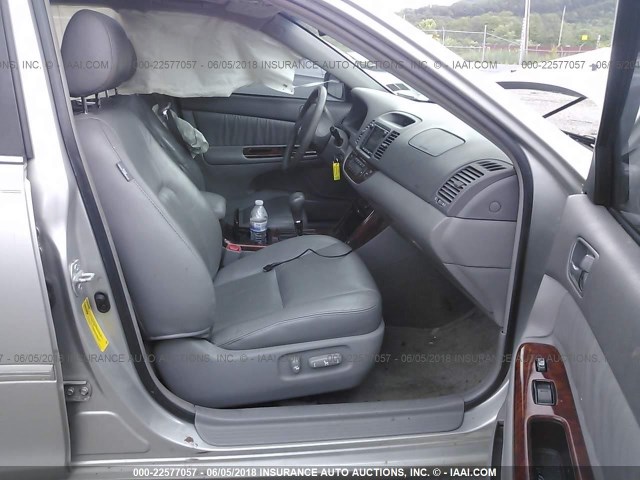 4T1BF30K36U119071 - 2006 TOYOTA CAMRY LE/XLE/SE ვერცხლისფერი ფოტო 5