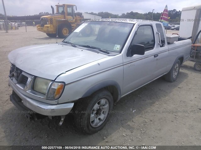 1N6DD26S4YC371082 - 2000 NISSAN FRONTIER KING CAB XE SILVER photo 2