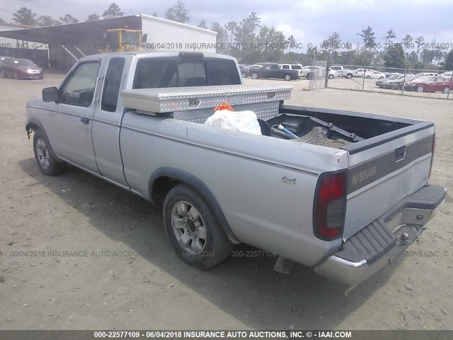 1N6DD26S4YC371082 - 2000 NISSAN FRONTIER KING CAB XE SILVER photo 3
