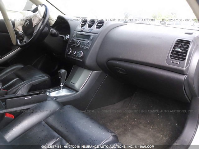 1N4BL24E69C137270 - 2009 NISSAN ALTIMA 3.5SE SILVER photo 5