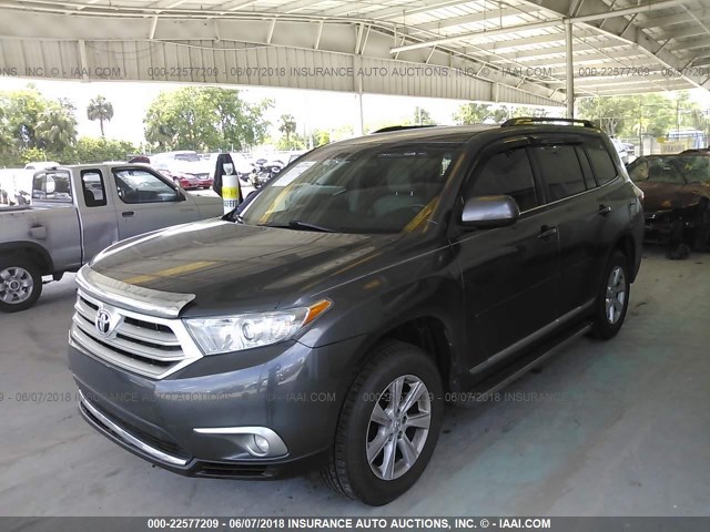 5TDZA3EH5DS031705 - 2013 TOYOTA HIGHLANDER PLUS GRAY photo 2