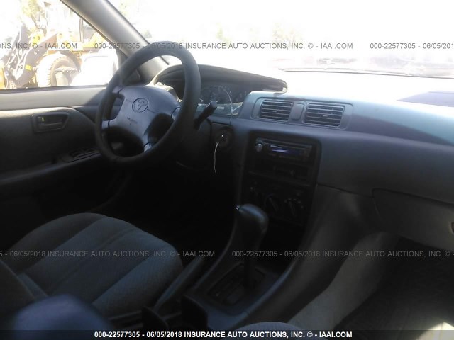 4T1BG22K41U823244 - 2001 TOYOTA CAMRY CE/LE/XLE WHITE photo 5