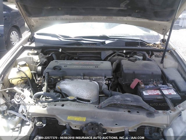 4T1BE30K42U050761 - 2002 TOYOTA CAMRY LE/XLE/SE ოქროსფერი ფოტო 10