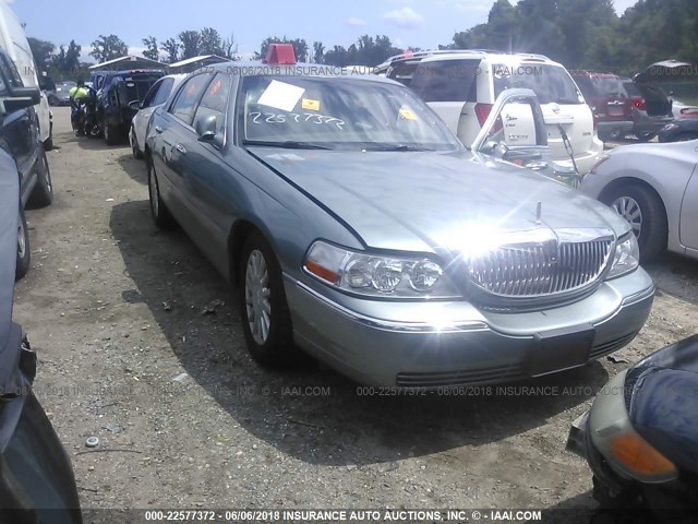 1LNHM82W65Y656716 - 2005 LINCOLN TOWN CAR SIGNATURE LIMITED Light Blue photo 1