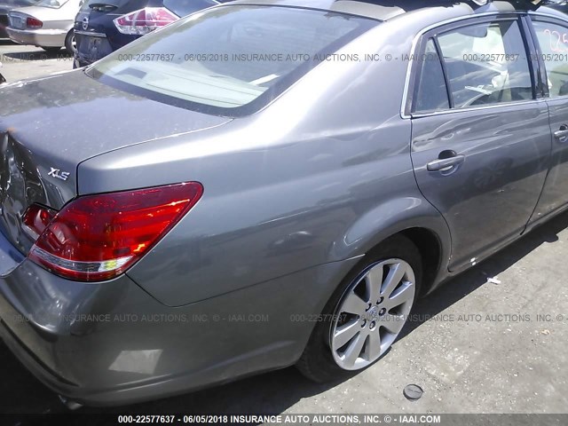 4T1BK36BX5U048825 - 2005 TOYOTA AVALON XL/XLS/TOURING/LIMITED GRAY photo 4