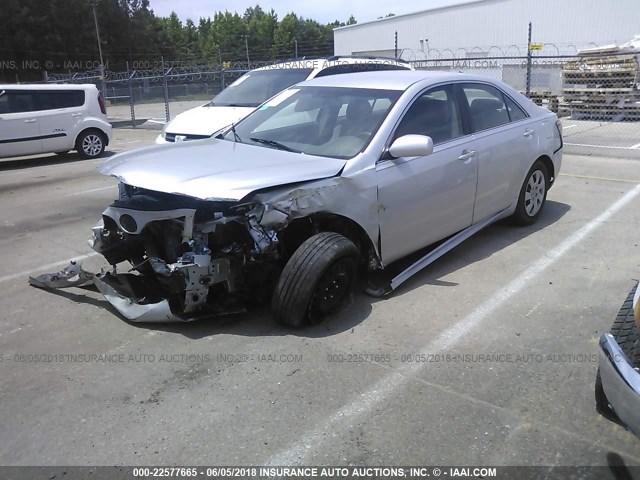 4T1BF3EK3BU741060 - 2011 TOYOTA CAMRY SE/LE/XLE SILVER photo 2
