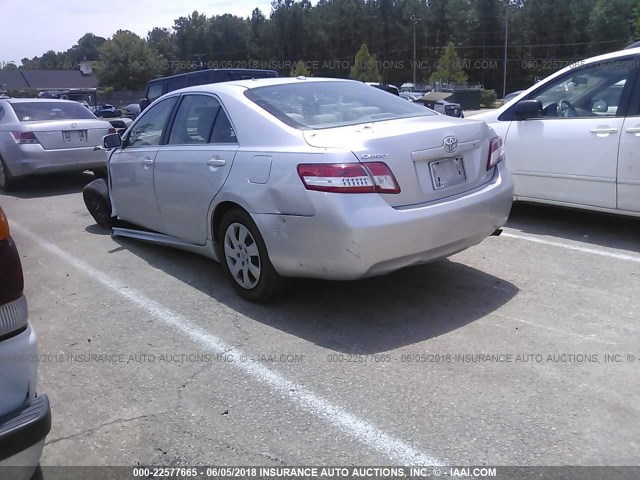 4T1BF3EK3BU741060 - 2011 TOYOTA CAMRY SE/LE/XLE SILVER photo 3