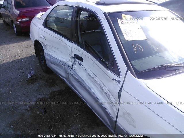4T1BG22K2WU860963 - 1998 TOYOTA CAMRY CE/LE/XLE WHITE photo 6