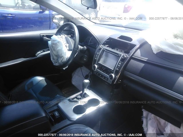 4T1BF1FK0EU787002 - 2014 TOYOTA CAMRY L/SE/LE/XLE BLACK photo 5