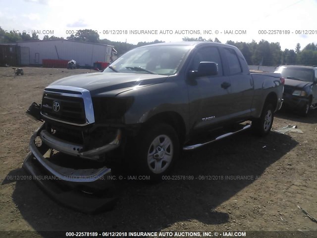 5TFRM5F10BX031204 - 2011 TOYOTA TUNDRA DOUBLE CAB SR5 GRAY photo 2