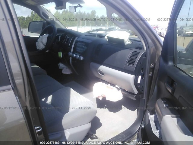 5TFRM5F10BX031204 - 2011 TOYOTA TUNDRA DOUBLE CAB SR5 GRAY photo 5