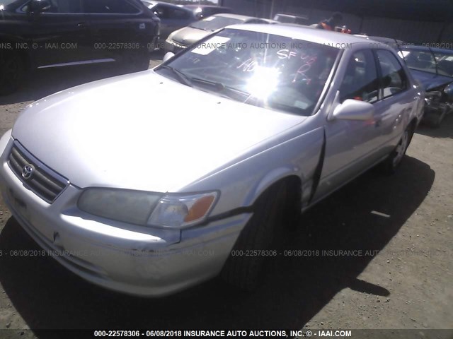 4T1BF22K51U960356 - 2001 TOYOTA CAMRY LE/XLE BEIGE photo 2