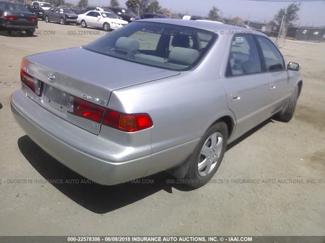 4T1BF22K51U960356 - 2001 TOYOTA CAMRY LE/XLE BEIGE photo 4