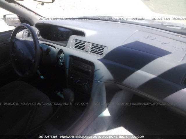 4T1BF22K51U960356 - 2001 TOYOTA CAMRY LE/XLE BEIGE photo 5