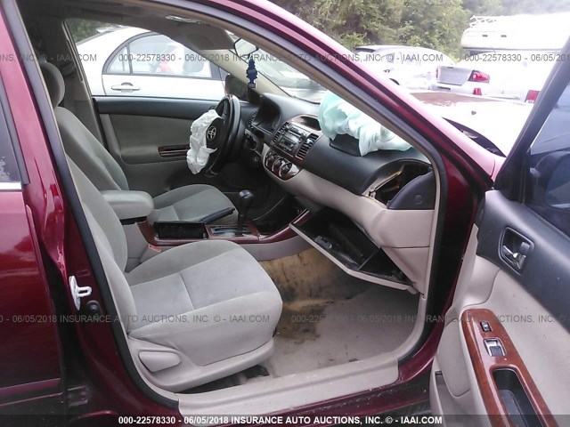 4T1BE32K13U241553 - 2003 TOYOTA CAMRY LE/XLE/SE წითელი ფოტო 5