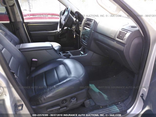 1FMZU75W72ZC61007 - 2002 FORD EXPLORER LIMITED Gümüş foto 5